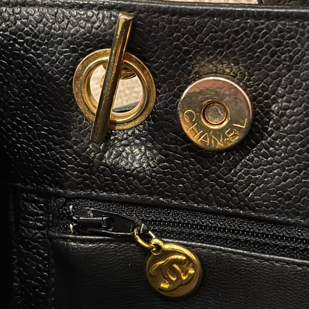 Chanel Black Caviar Shoulder Bag with Gold Hardware - Picture 8 of 16